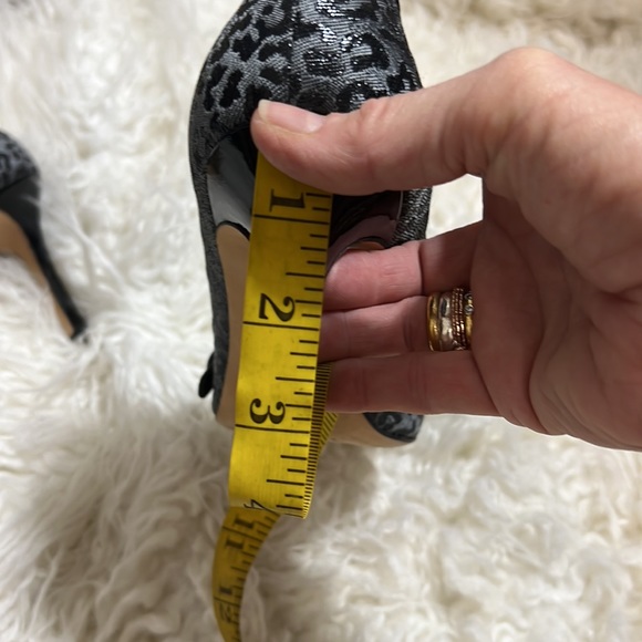 🌟Manolo Blahnik Black Gray Leopard Pointed Toe Heel Size 40 - Picture 8 of 8